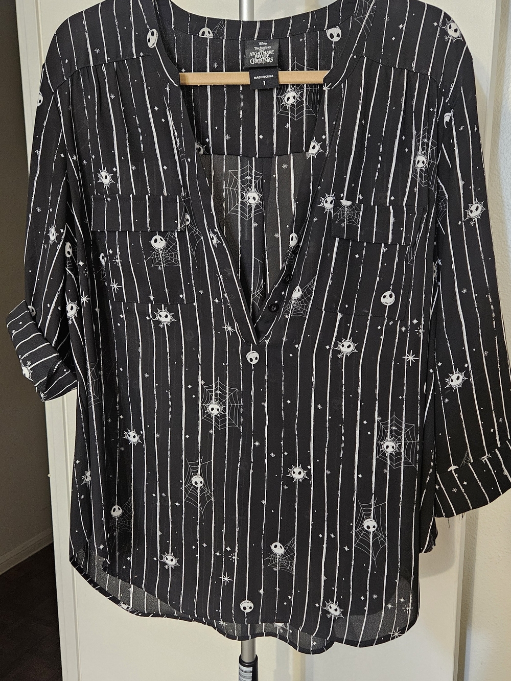 Disney TORRID 1 x Black Spiderweb Button-Front Blouse